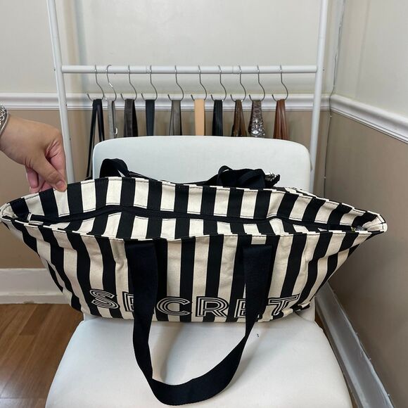 Victoria’s Secret Graphic Stripe Tote Bag & Wristlet Pouch Set - Picture 3 of 10